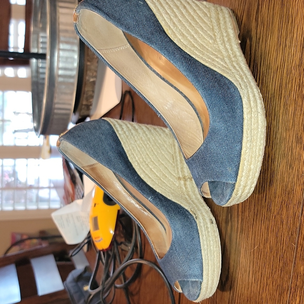 Coach 7.5 wedge peep toe heels
